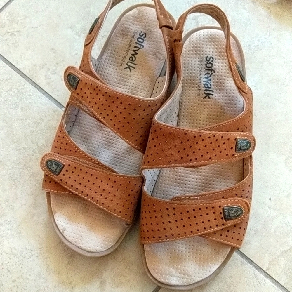 Soft walk comfy adjustable leather sandal size 5.5 parent 7171764 used once